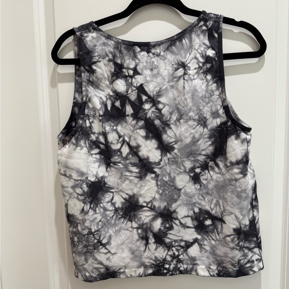 MAKE AN OFFER! 

Tangerine Black and White Layered Tank Top - Picture 5 of 7